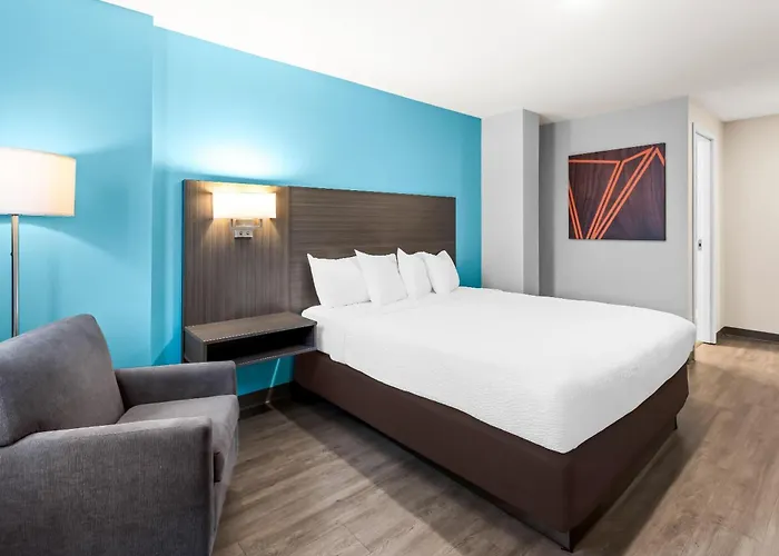 Deluxe Queen Room